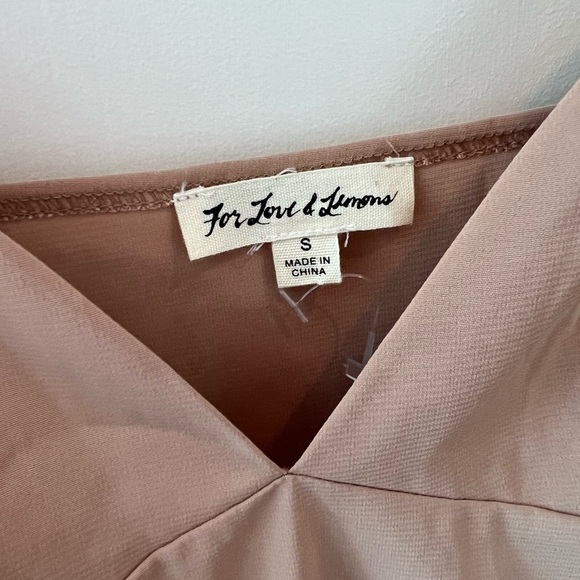 for the LOVE And Lemons SHORT DEEP V-NECK SLIP Lining - Picture 3 of 11